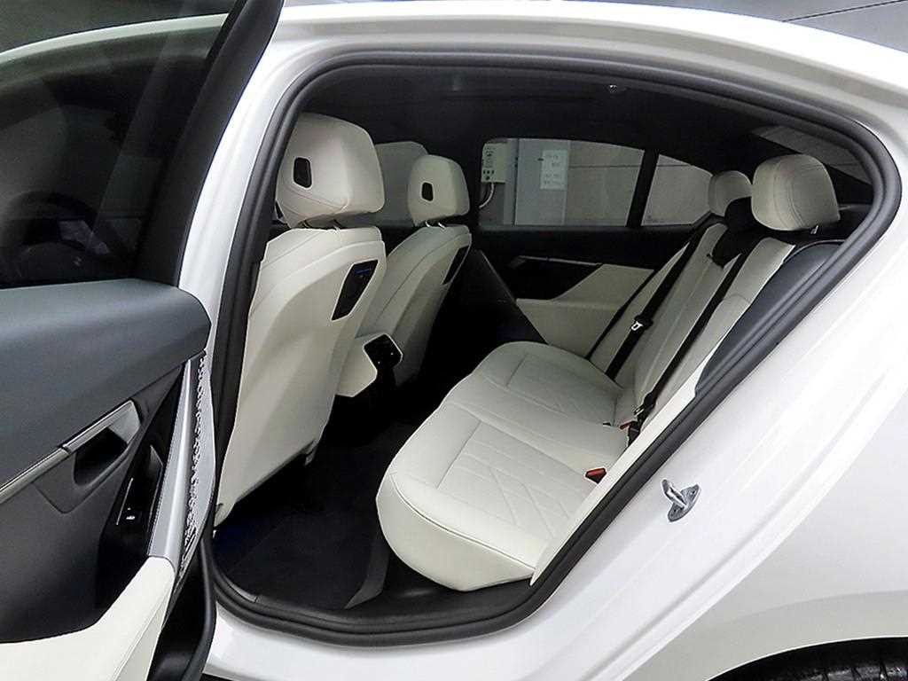 BMW 5시리즈 5시리즈 (G60) 520i M 스포츠 이미지 6