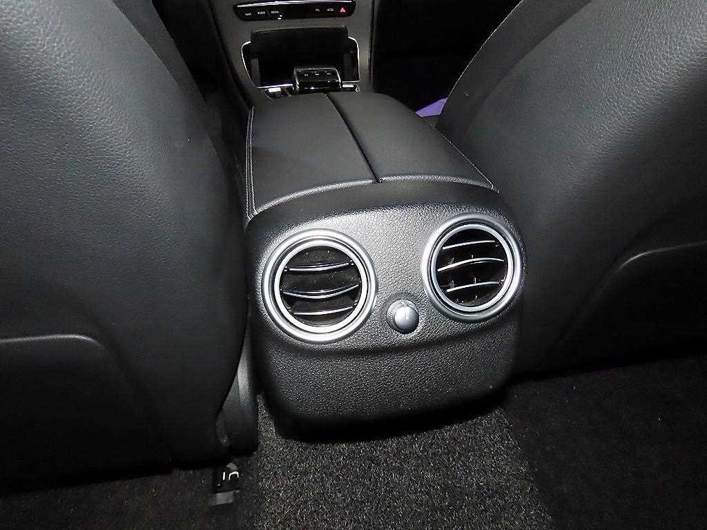벤츠 C 클래스 C클래스 W205 C220 d 4MATIC 아방가르드 이미지 15