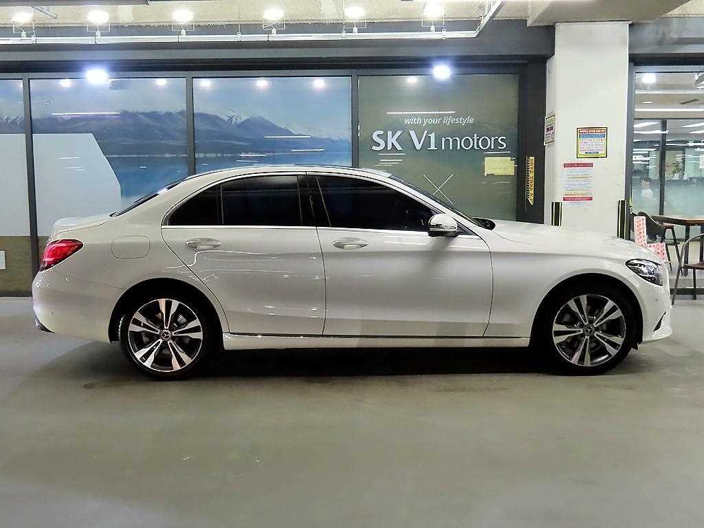 벤츠 C 클래스 C클래스 W205 C220 d 4MATIC 아방가르드 이미지 3