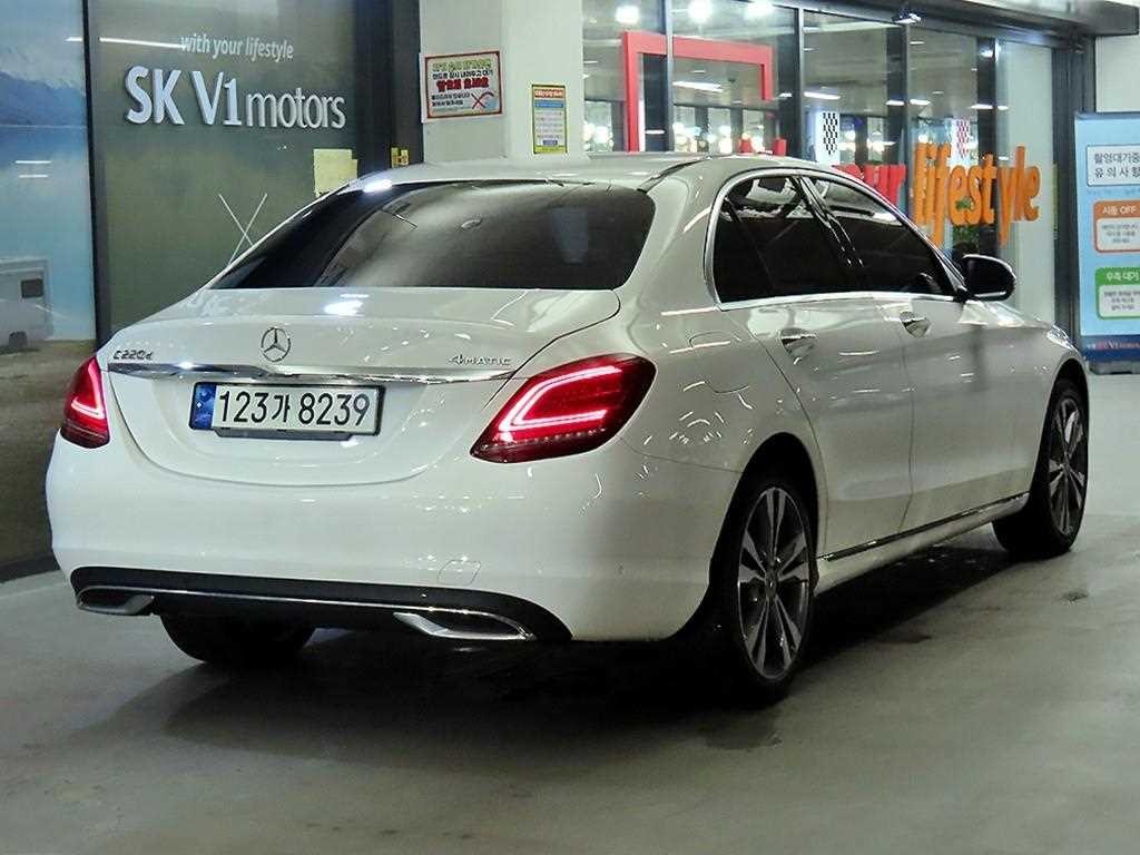 벤츠 C 클래스 C클래스 W205 C220 d 4MATIC 아방가르드 이미지 4