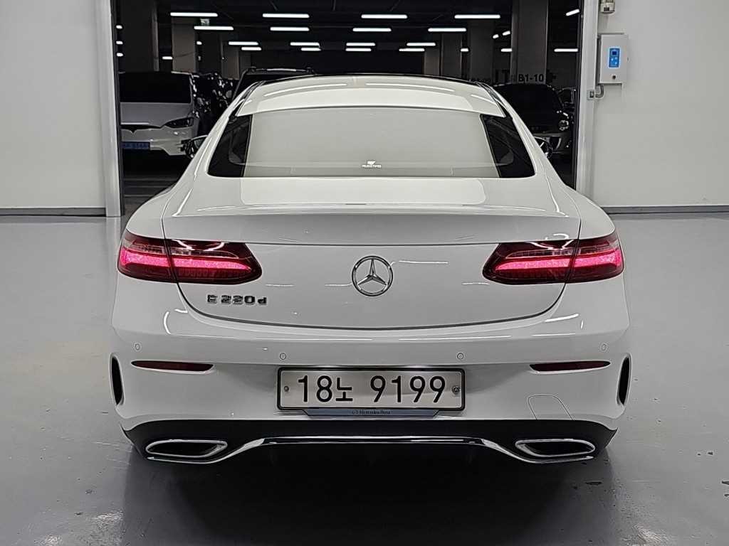 벤츠 E 클래스 E-클래스 W213 E220d 쿠페 이미지 4