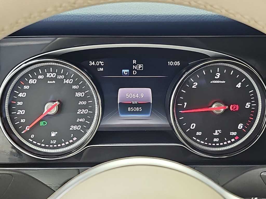 벤츠 E 클래스 E-클래스 W213 E220d 쿠페 이미지 7