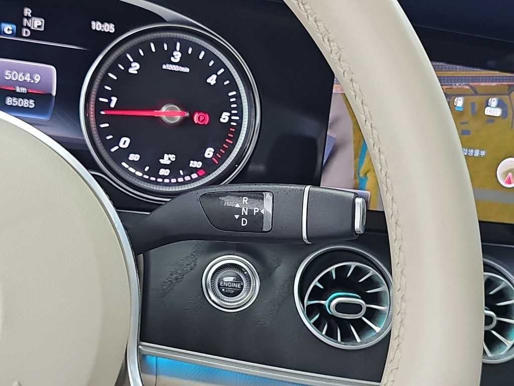 벤츠 E 클래스 E-클래스 W213 E220d 쿠페 이미지 9