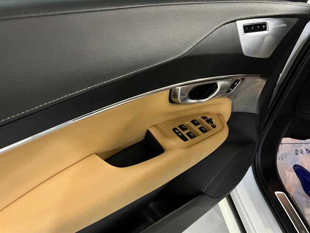 볼보 XC90 XC90 2세대 2.0 T8 AWD 얼티메이트 브라이트 이미지 14