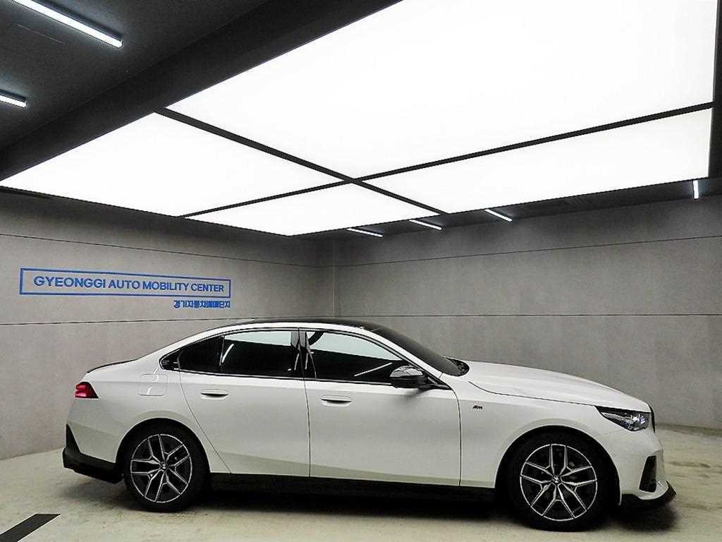 BMW 5시리즈 5시리즈 (G60) 520i M 스포츠 이미지 2