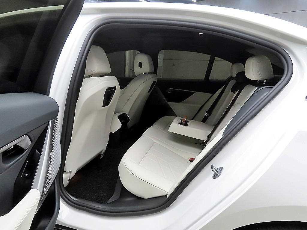 BMW 5시리즈 5시리즈 (G60) 520i M 스포츠 이미지 6
