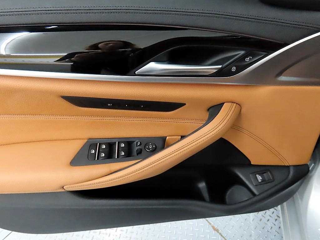 BMW 5시리즈 5시리즈 (G30) 520i 럭셔리 이미지 11