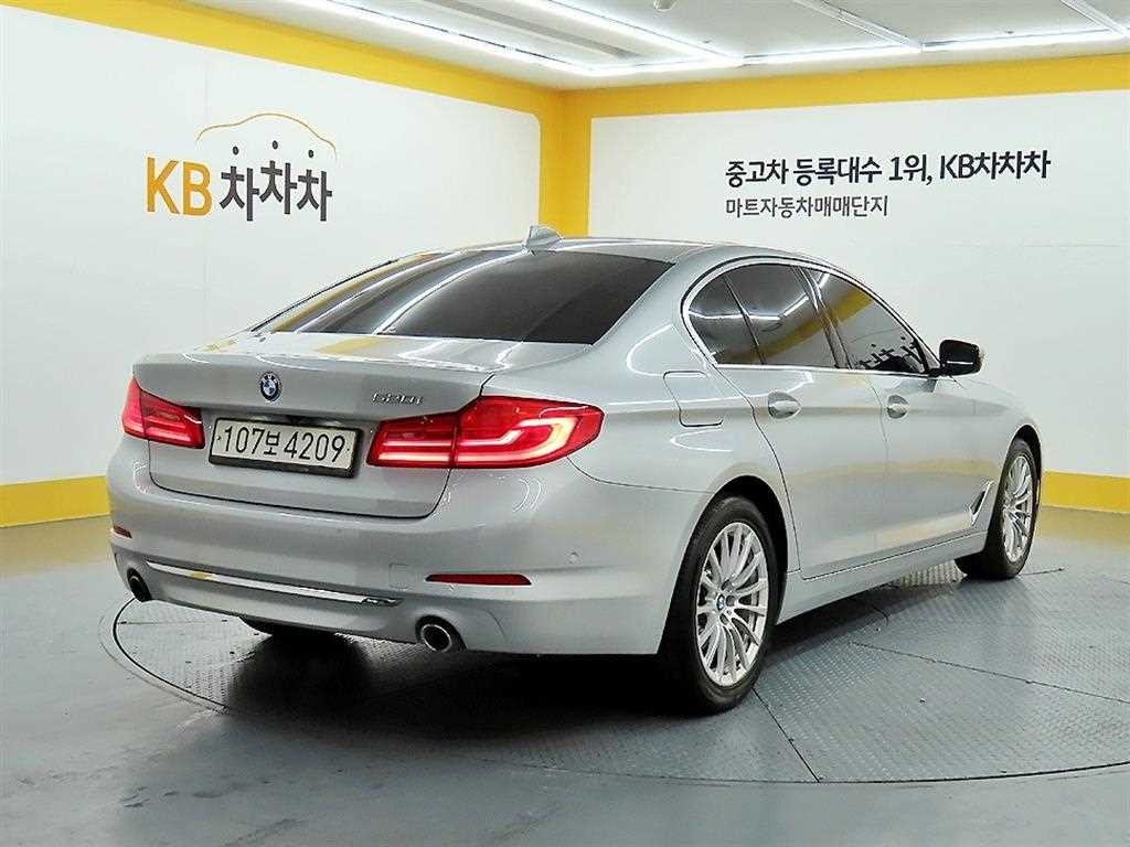 BMW 5시리즈 5시리즈 (G30) 520i 럭셔리 이미지 4
