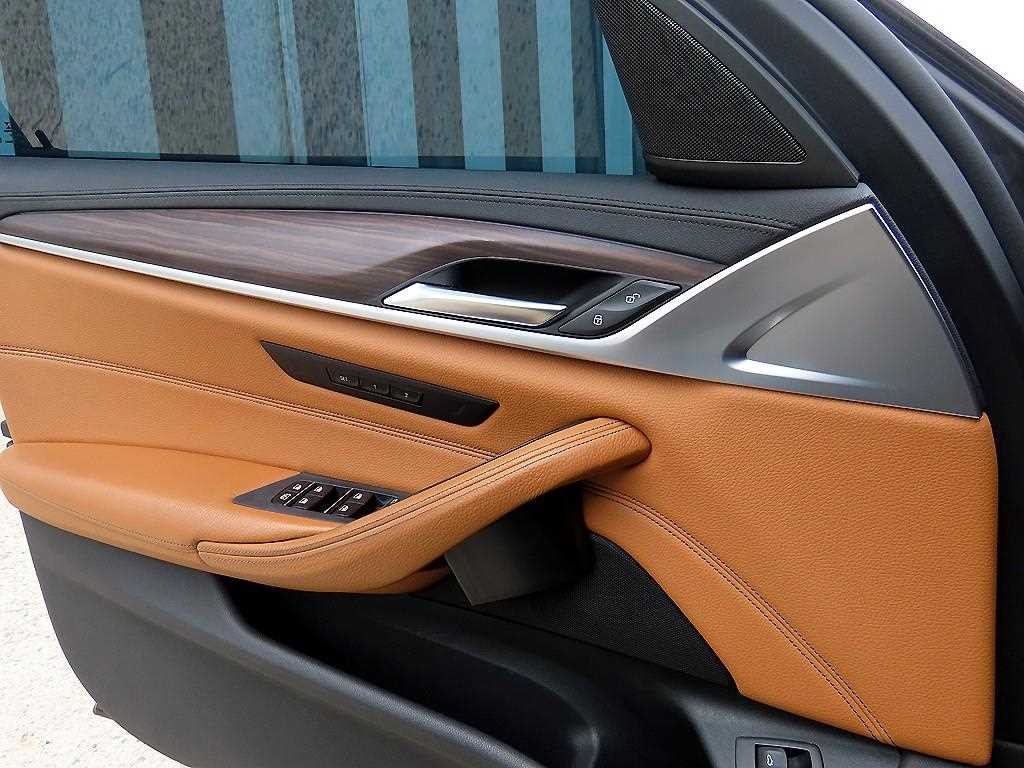 BMW 5시리즈 5시리즈 (G30) 520d M 스포츠 플러스 이미지 12