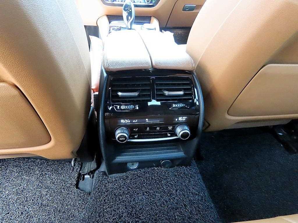BMW 5시리즈 5시리즈 (G30) 520d M 스포츠 플러스 이미지 16