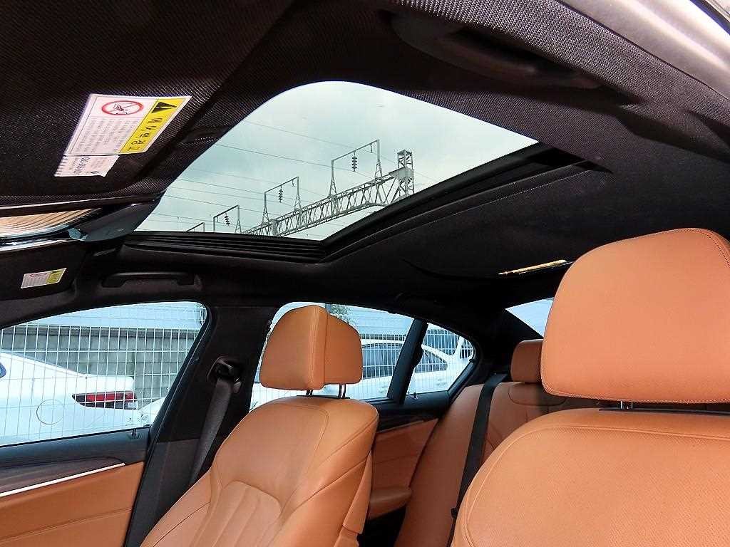 BMW 5시리즈 5시리즈 (G30) 520d M 스포츠 플러스 이미지 17