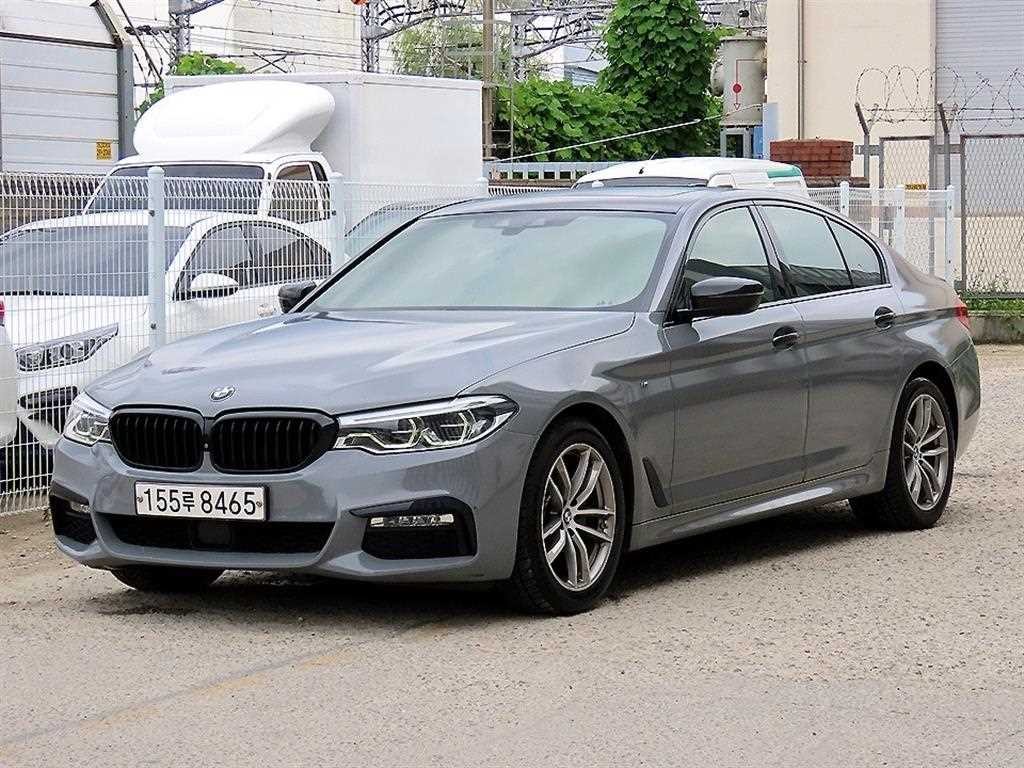 BMW 5시리즈 5시리즈 (G30) 520d M 스포츠 플러스 이미지 2