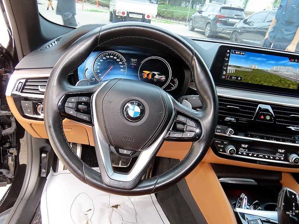 BMW 5시리즈 5시리즈 (G30) 520d M 스포츠 플러스 이미지 8