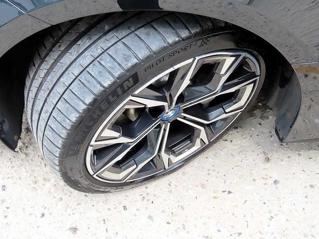 BMW i4 eDrive 40 M 스포츠 이미지 20
