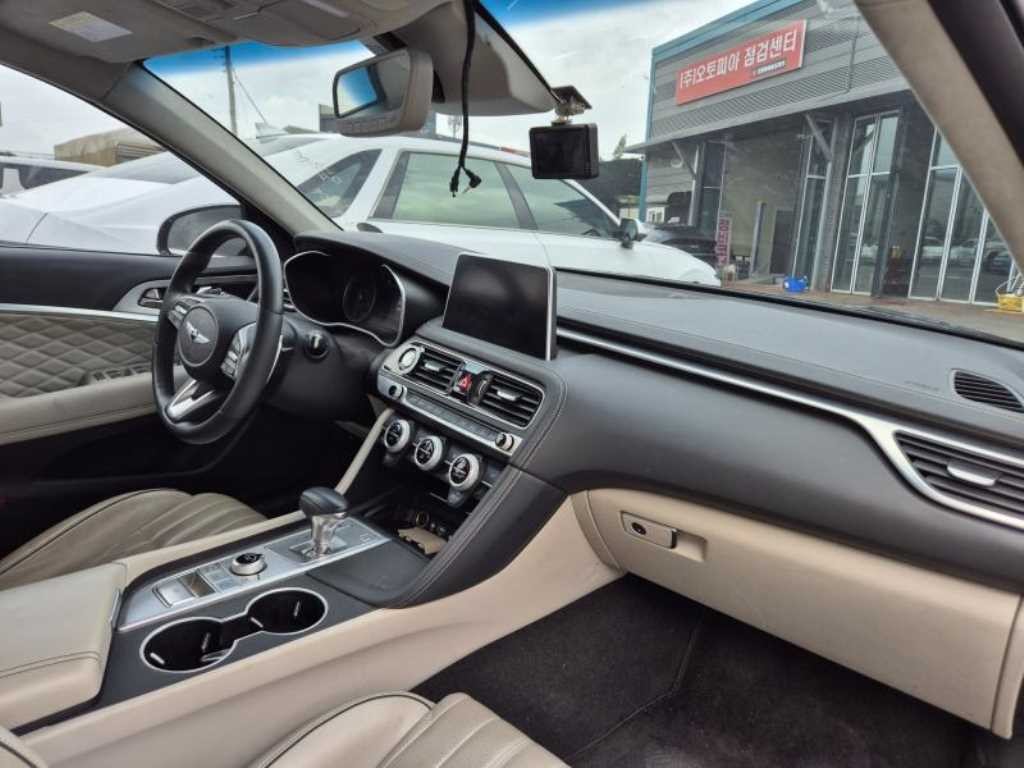제네시스 G70 2.0T 엘리트 이미지 2