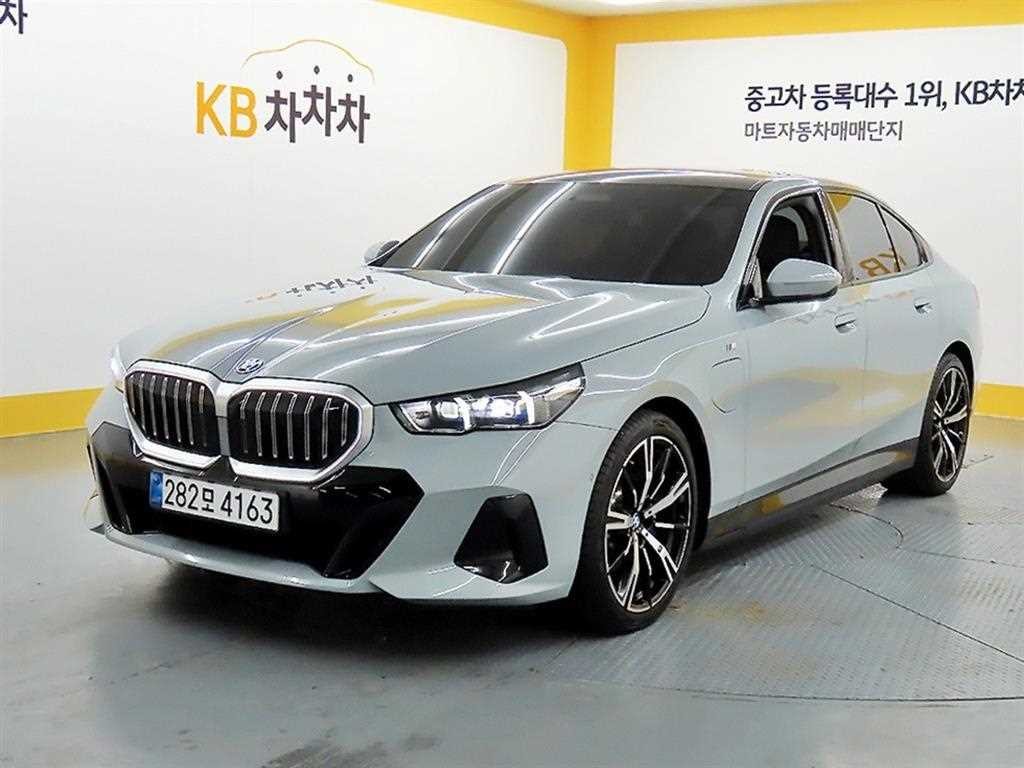 BMW 5시리즈 5시리즈 (G60) 530e M 스포츠 이미지 2