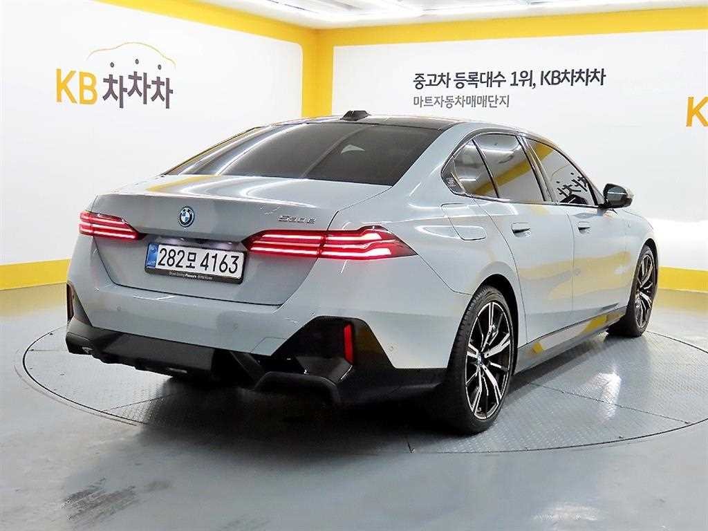 BMW 5시리즈 5시리즈 (G60) 530e M 스포츠 이미지 4