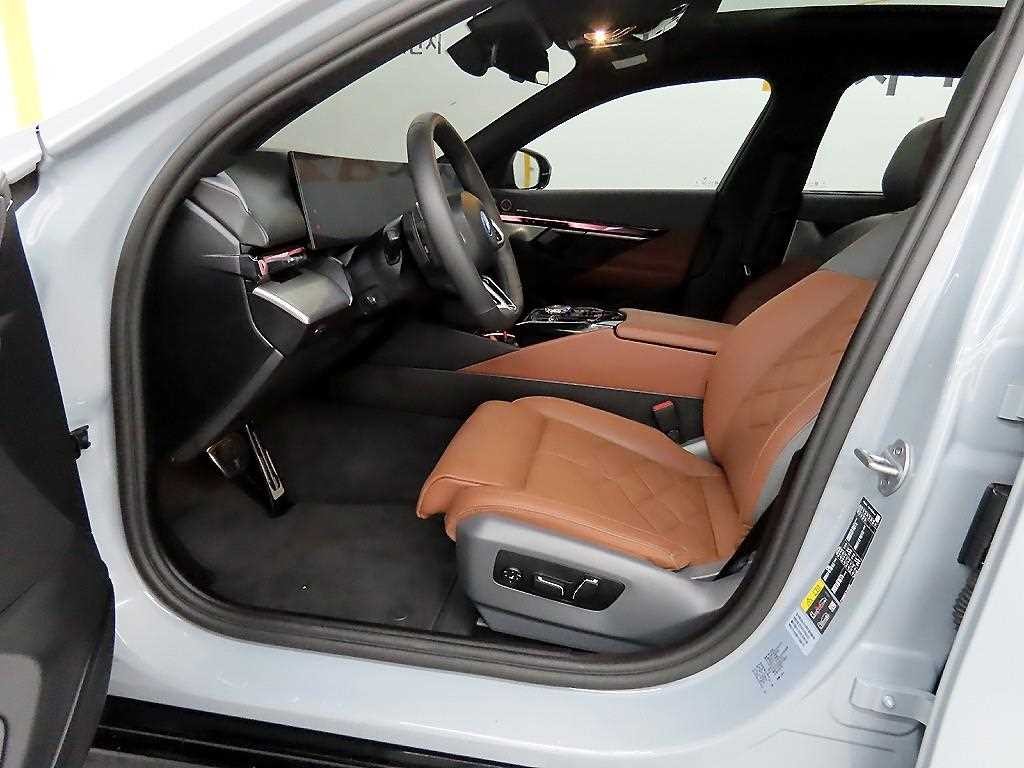 BMW 5시리즈 5시리즈 (G60) 530e M 스포츠 이미지 5