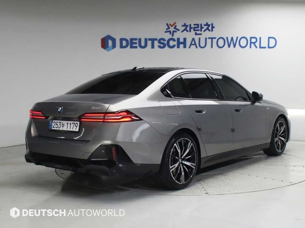 BMW 5시리즈 5시리즈 (G60) 530i xDrive M 스포츠 이미지 2
