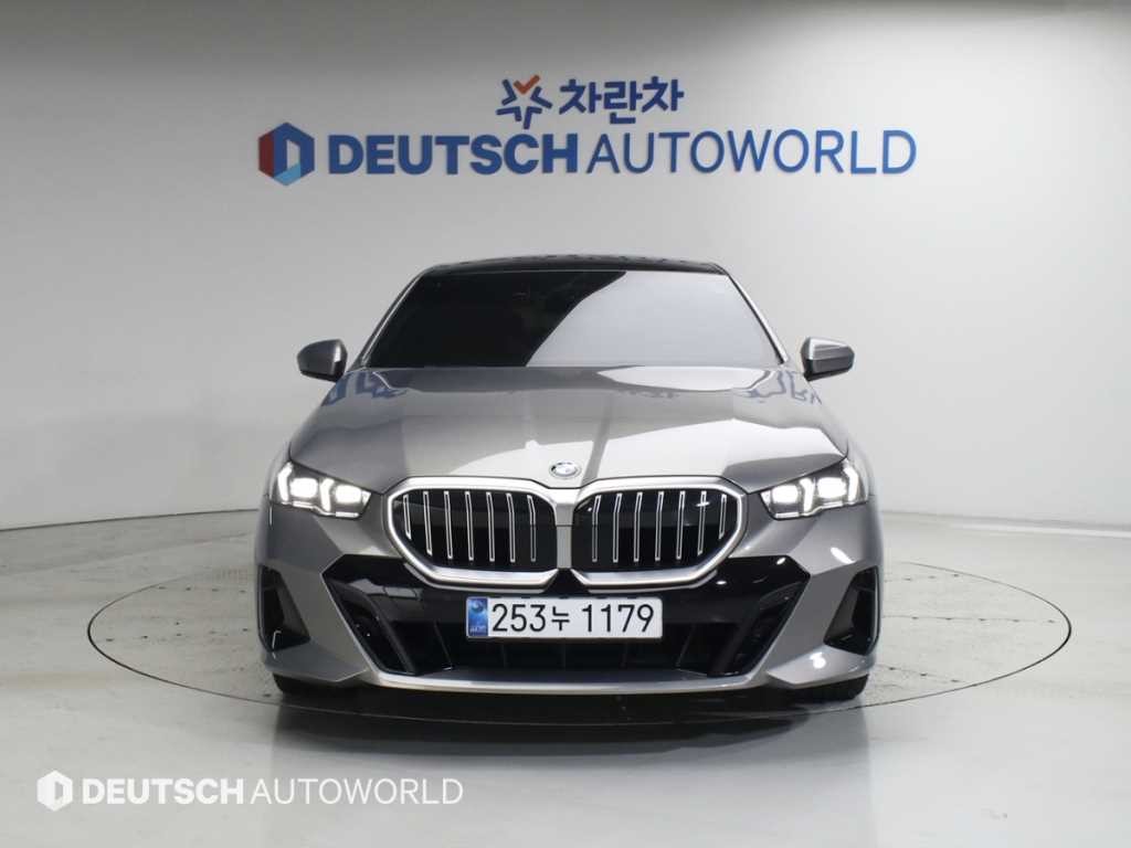BMW 5시리즈 5시리즈 (G60) 530i xDrive M 스포츠 이미지 3