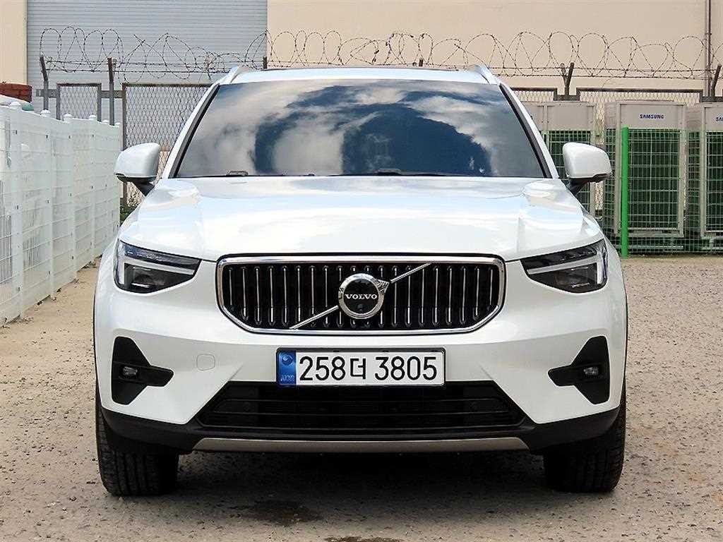 볼보 XC40 B4 AWD 얼티메이트 브라이트 이미지 1