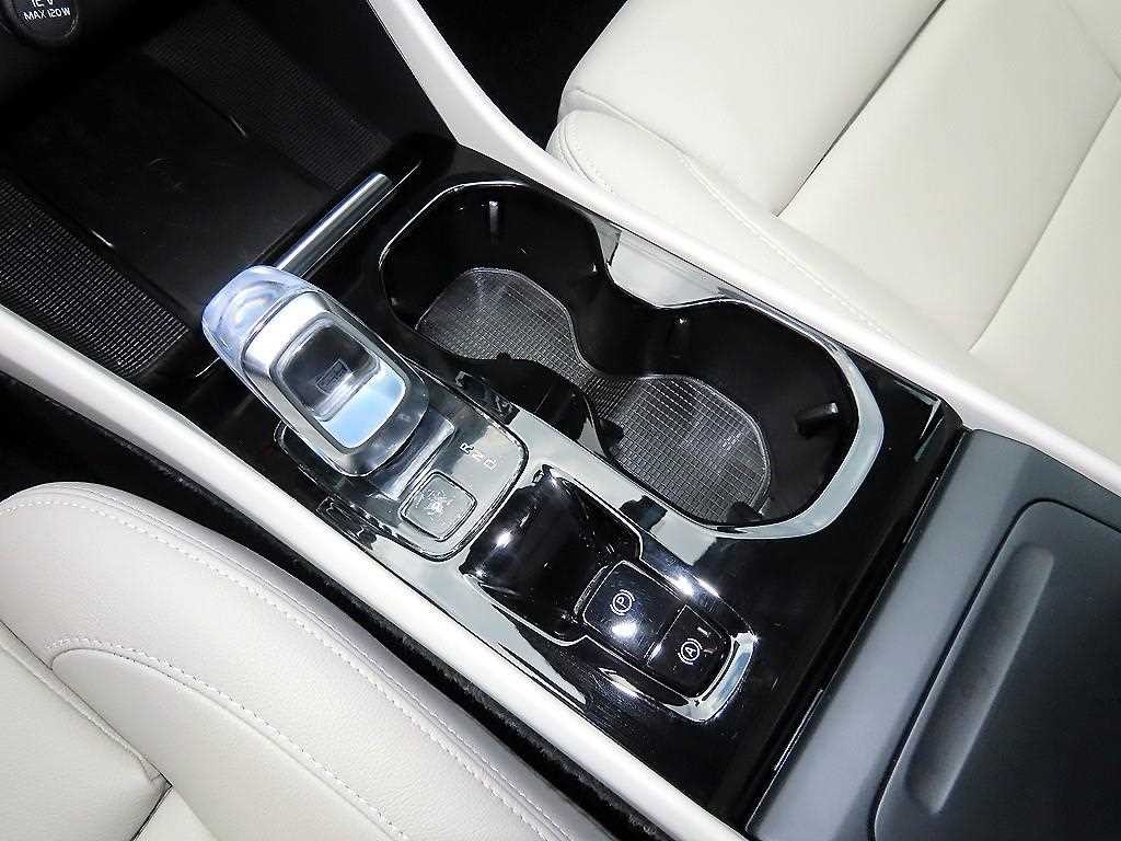 볼보 XC40 B4 AWD 얼티메이트 브라이트 이미지 10