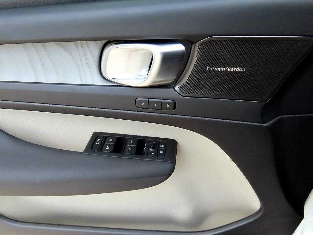 볼보 XC40 B4 AWD 얼티메이트 브라이트 이미지 11