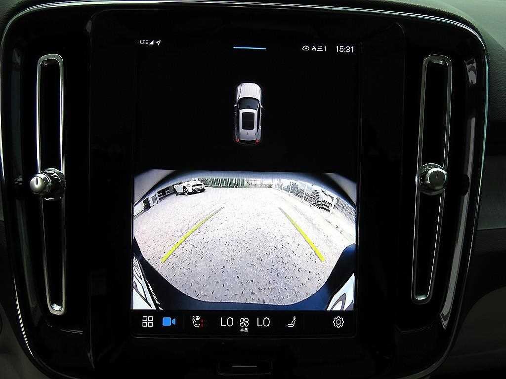 볼보 XC40 B4 AWD 얼티메이트 브라이트 이미지 13