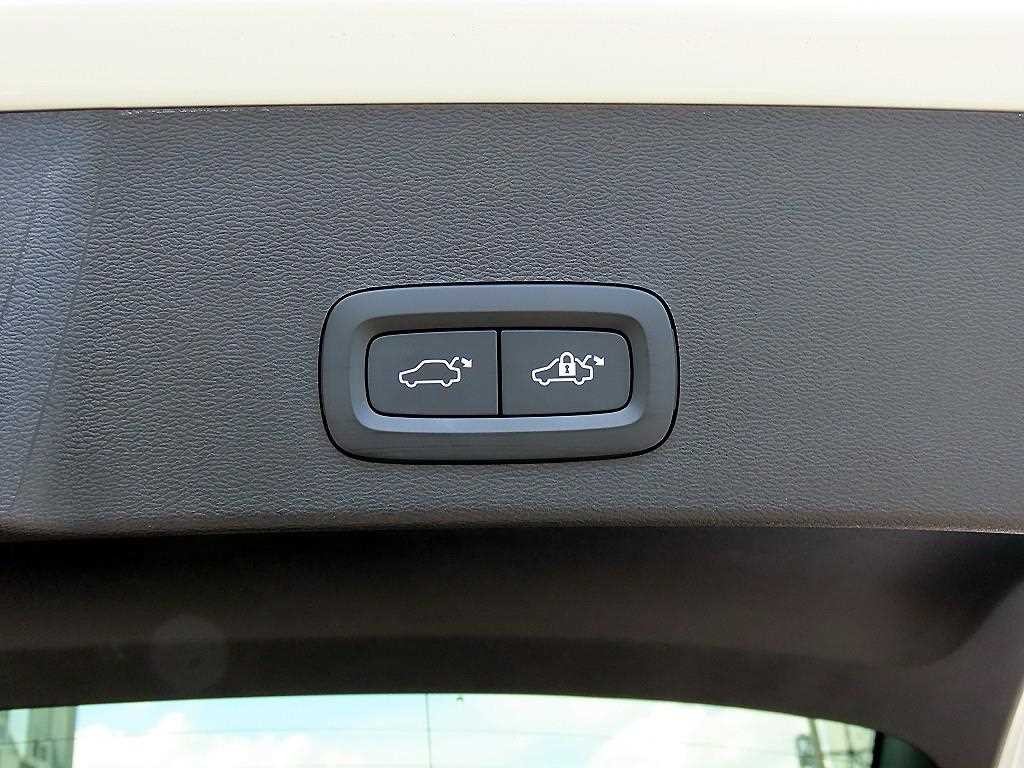 볼보 XC40 B4 AWD 얼티메이트 브라이트 이미지 16