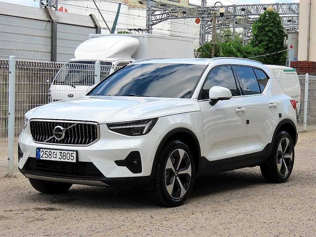 볼보 XC40 B4 AWD 얼티메이트 브라이트 이미지 2