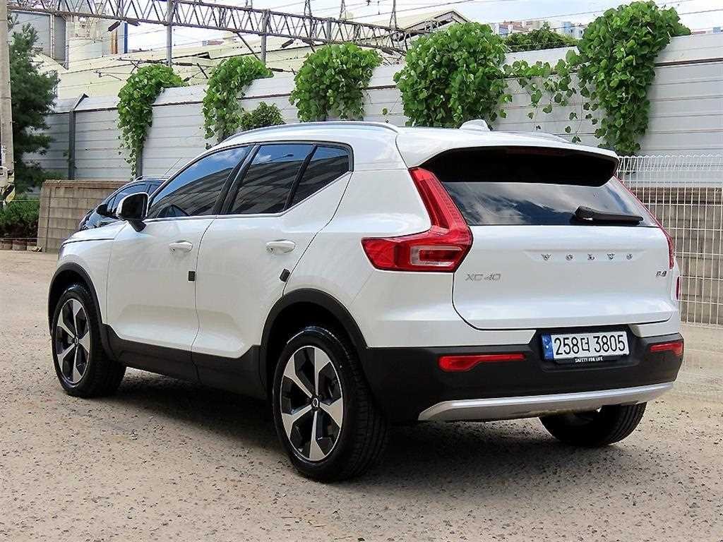 볼보 XC40 B4 AWD 얼티메이트 브라이트 이미지 3