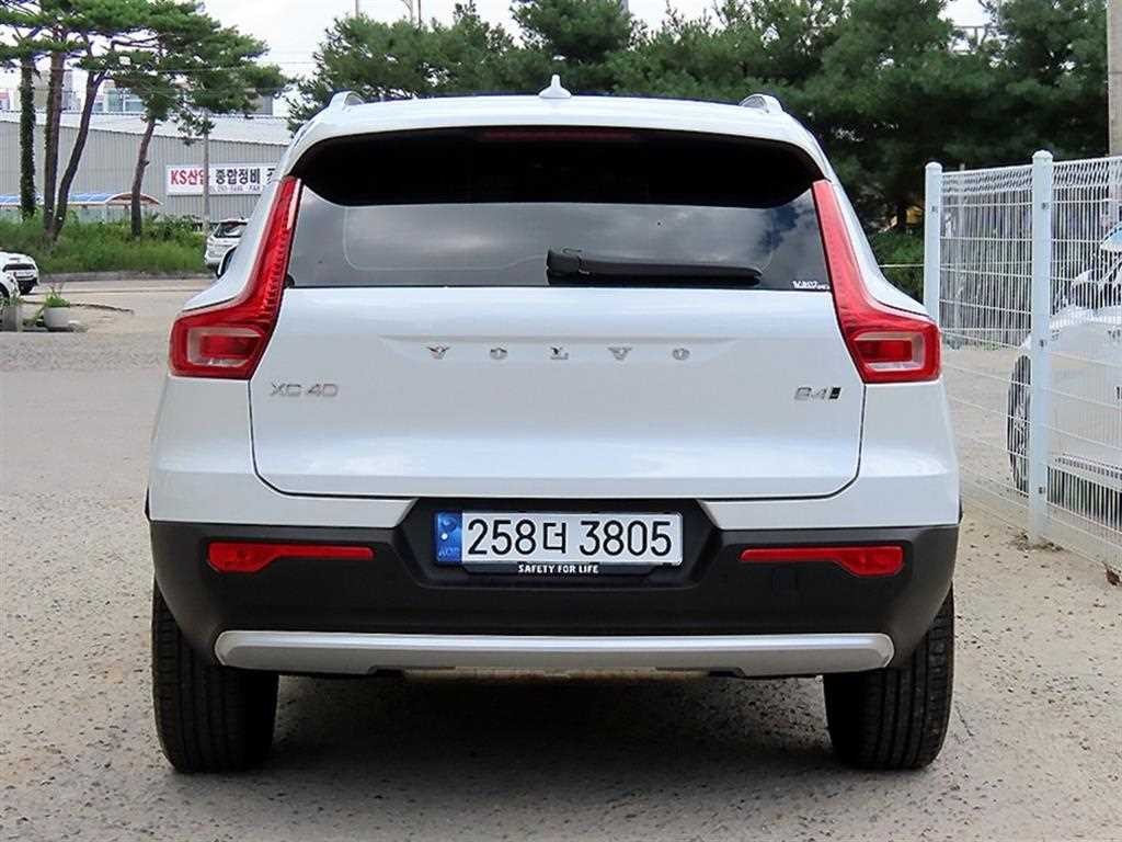 볼보 XC40 B4 AWD 얼티메이트 브라이트 이미지 4