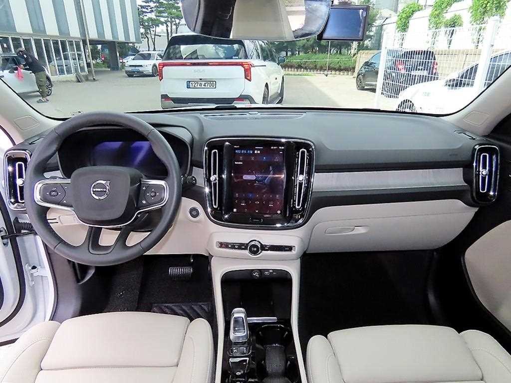 볼보 XC40 B4 AWD 얼티메이트 브라이트 이미지 7