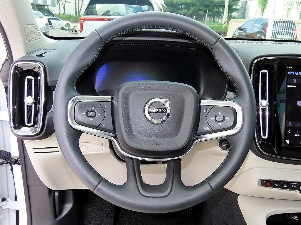 볼보 XC40 B4 AWD 얼티메이트 브라이트 이미지 8