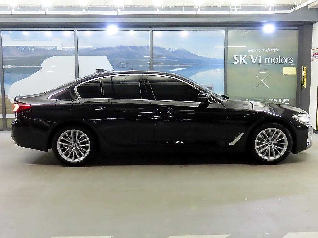 BMW 5시리즈 5시리즈 (G30) 530e M 스포츠 이미지 3