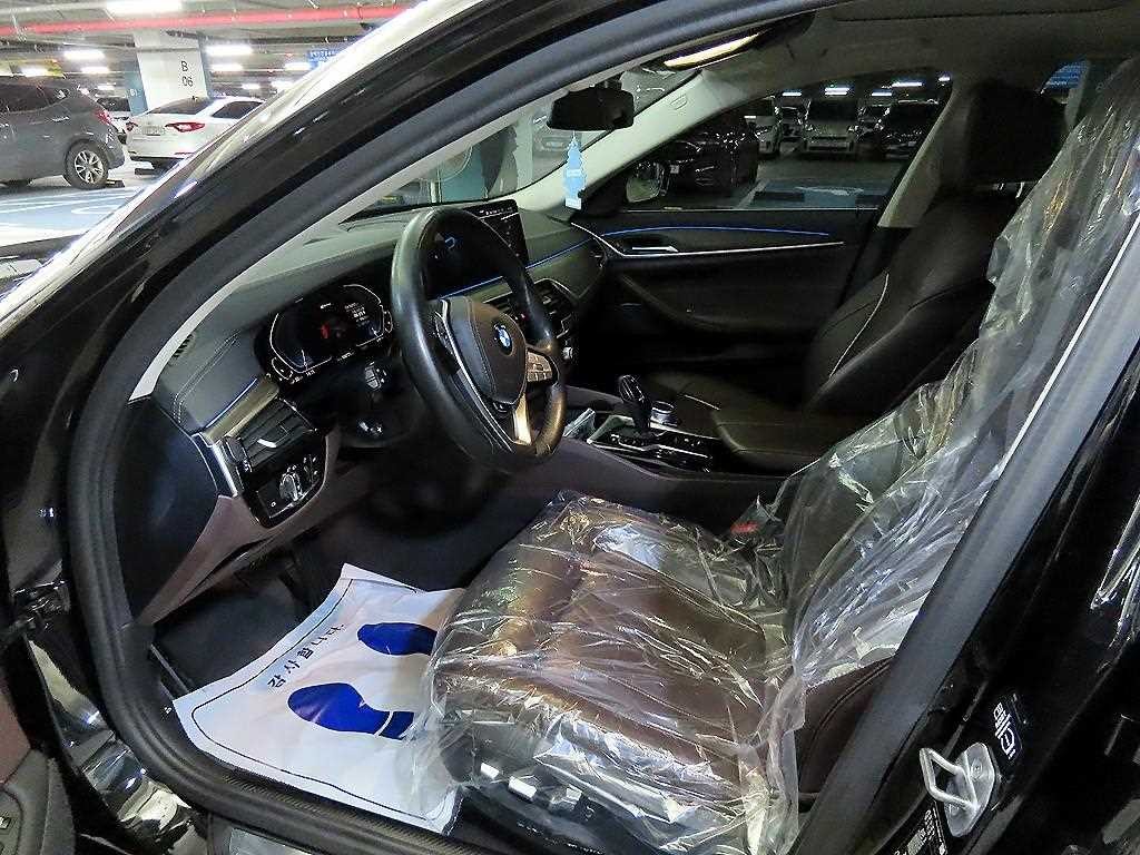 BMW 5시리즈 5시리즈 (G30) 530e M 스포츠 이미지 6