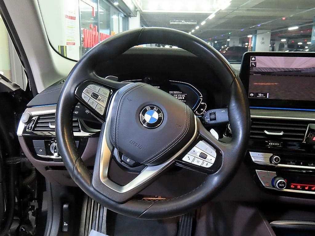 BMW 5시리즈 5시리즈 (G30) 530e M 스포츠 이미지 8