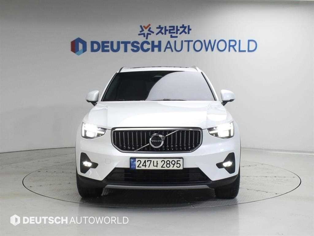 볼보 XC40 B4 AWD 얼티메이트 브라이트 이미지 3