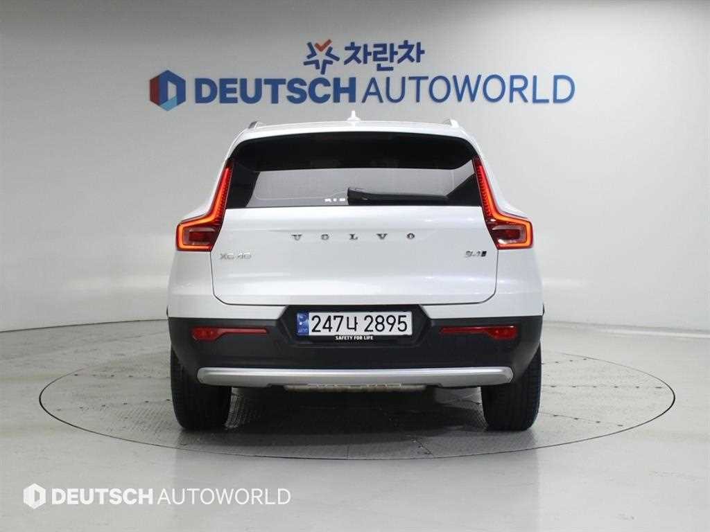 볼보 XC40 B4 AWD 얼티메이트 브라이트 이미지 4