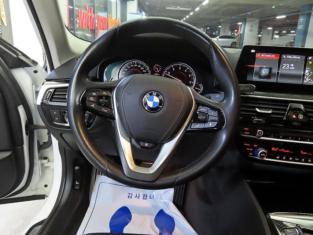 BMW 5시리즈 5시리즈 (G30) 520i 럭셔리 이미지 11