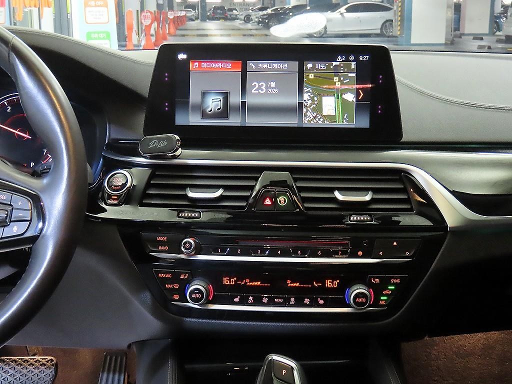 BMW 5시리즈 5시리즈 (G30) 520i 럭셔리 이미지 13