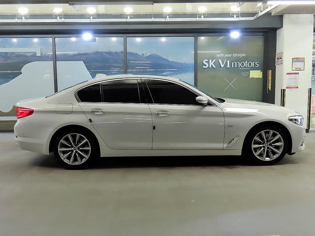 BMW 5시리즈 5시리즈 (G30) 520i 럭셔리 이미지 3