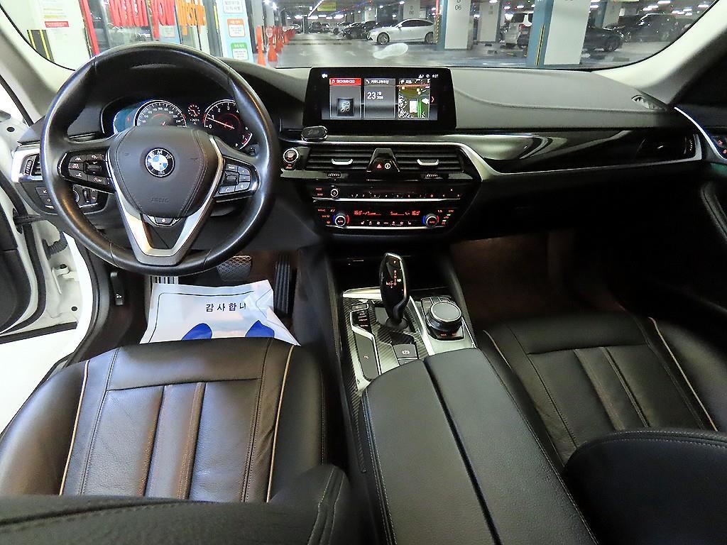 BMW 5시리즈 5시리즈 (G30) 520i 럭셔리 이미지 8