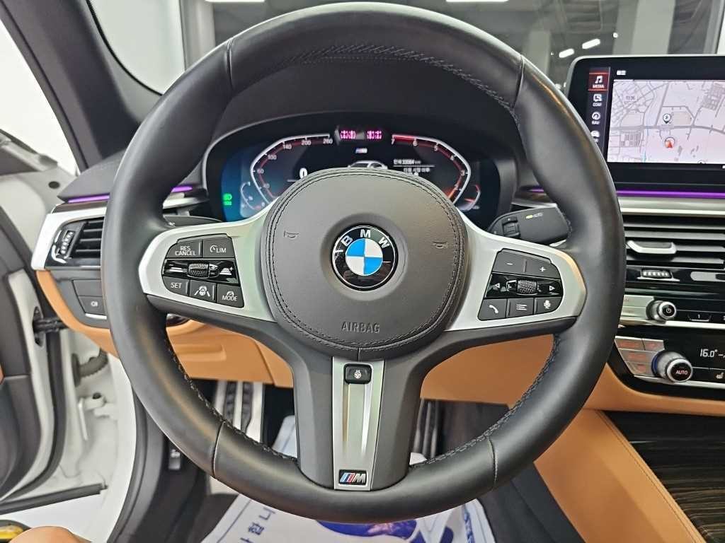 BMW 5시리즈 5시리즈 (G30) 520i M 스포츠 이미지 9