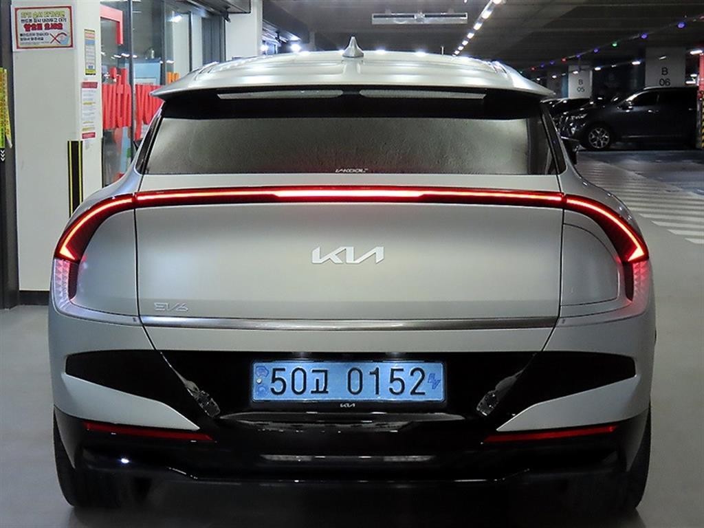 기아 EV6 더 뉴 EV6 롱레인지 2WD 어스 이미지 5