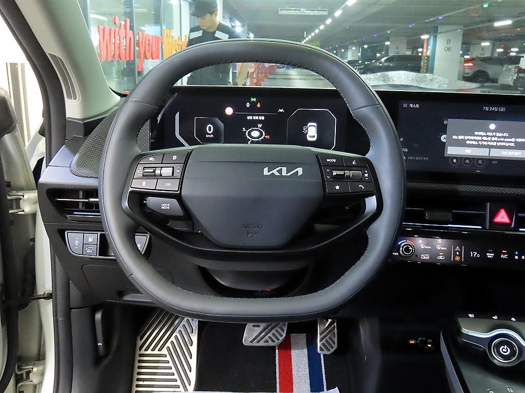기아 EV6 더 뉴 EV6 롱레인지 2WD 어스 이미지 8