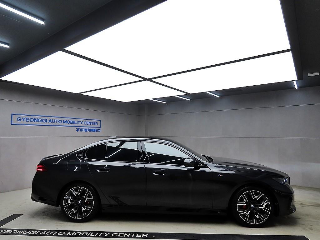 BMW 5시리즈 5시리즈 (G60) 530i xDrive M 스포츠 프로 스페셜 에디션 이미지 2