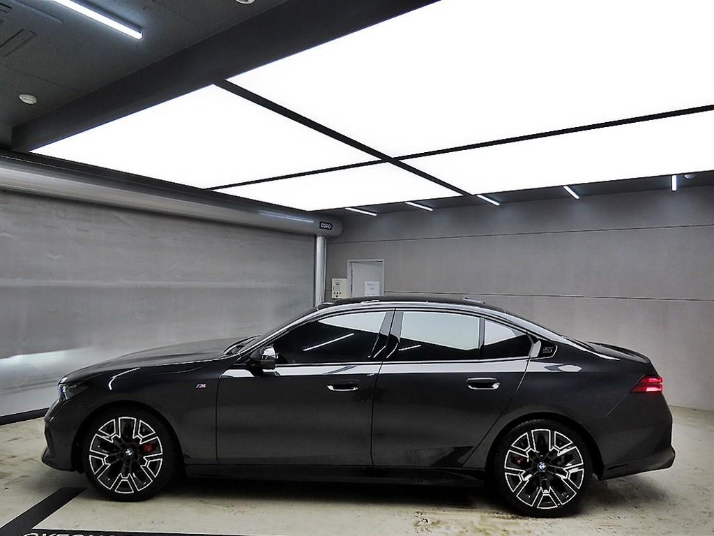 BMW 5시리즈 5시리즈 (G60) 530i xDrive M 스포츠 프로 스페셜 에디션 이미지 4