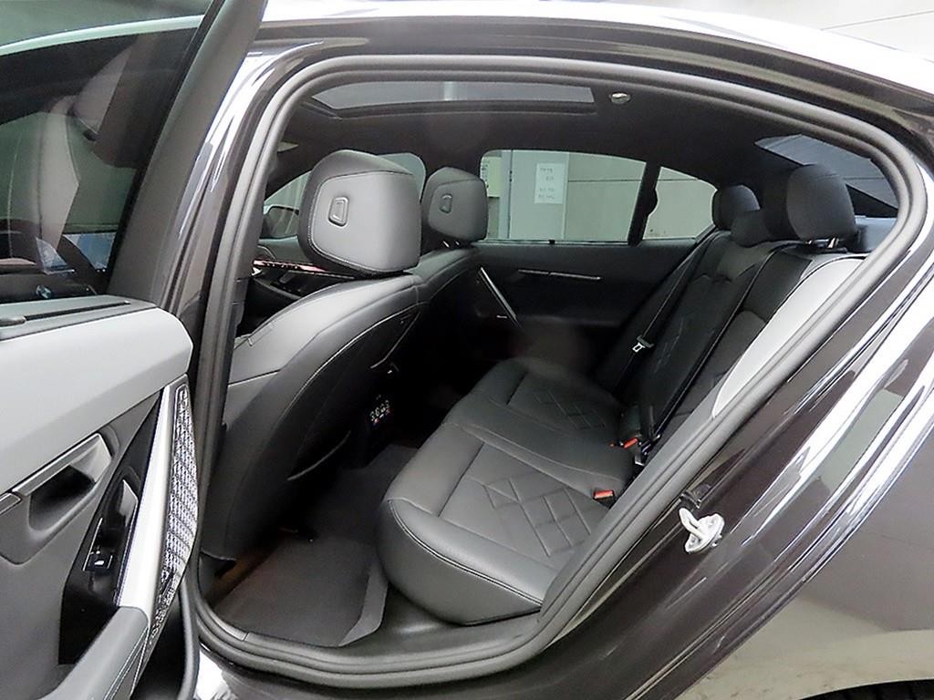 BMW 5시리즈 5시리즈 (G60) 530i xDrive M 스포츠 프로 스페셜 에디션 이미지 6