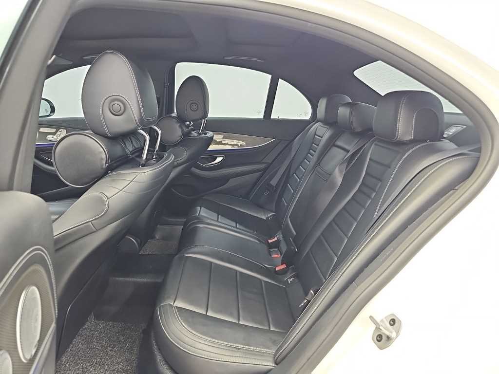 벤츠 E 클래스 E-클래스 W213 E300 4MATIC AMG LINE 이미지 12